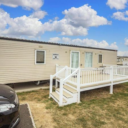 Caravan With Decking At Martello Beach Nearby Clacton-On-Sea Ref 29017Kv Hotell Eksteriør bilde