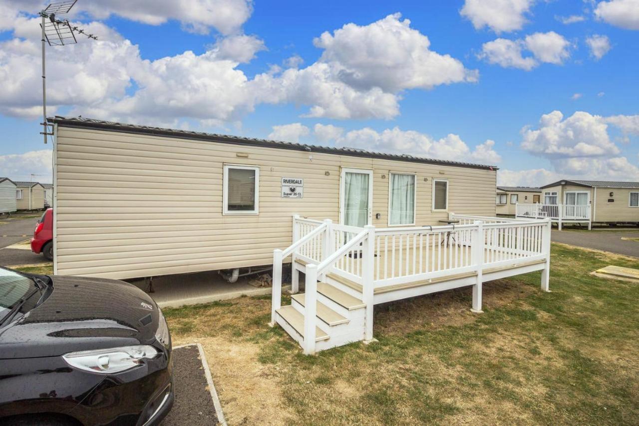 Caravan With Decking At Martello Beach Nearby Clacton-On-Sea Ref 29017Kv Hotell Eksteriør bilde