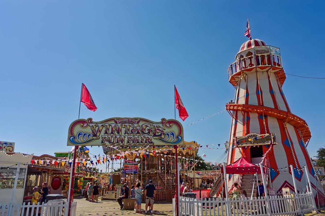 Caravan With Decking At Martello Beach Nearby Clacton-On-Sea Ref 29017Kv Hotell Eksteriør bilde